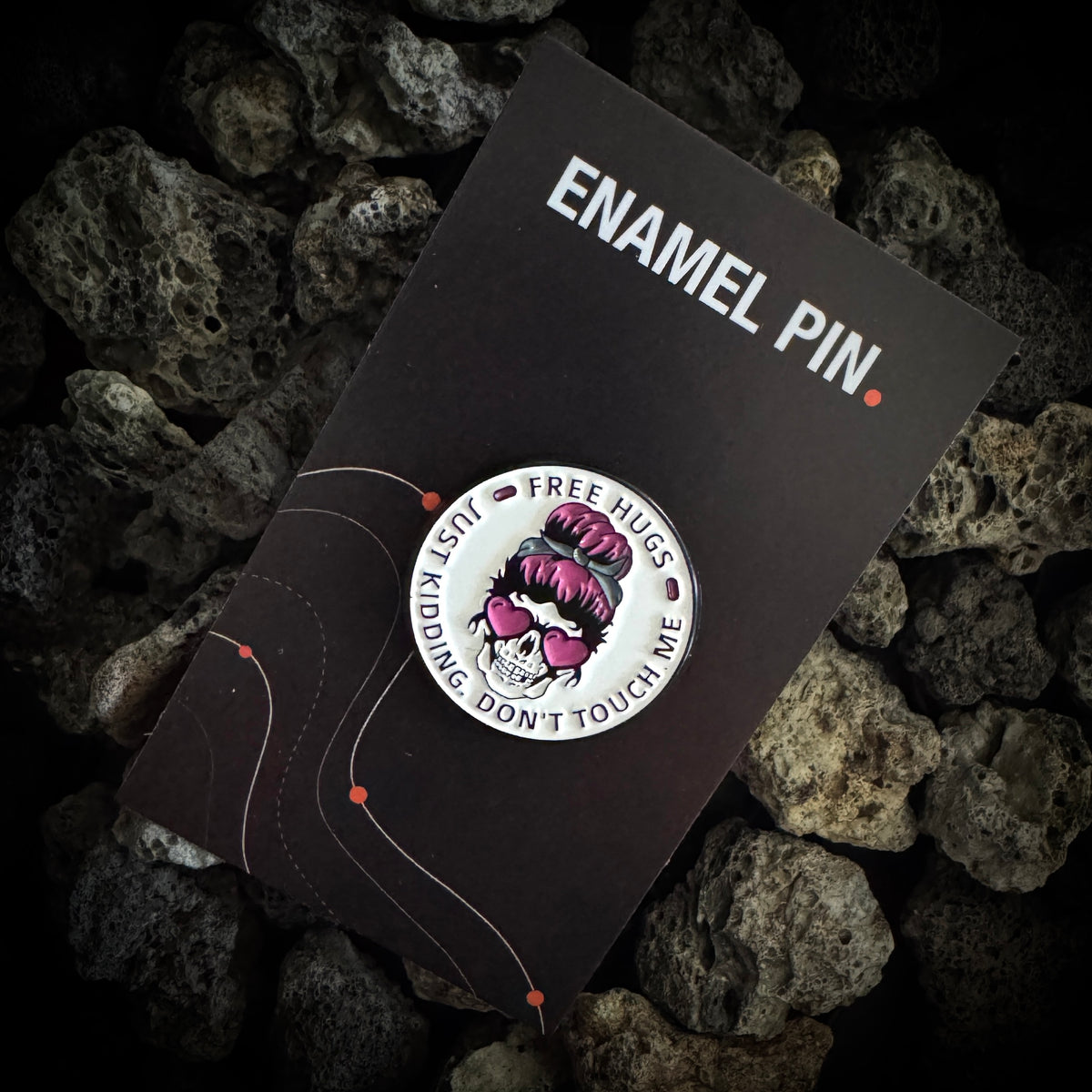 "Free Hugs" - Enamel Pin
